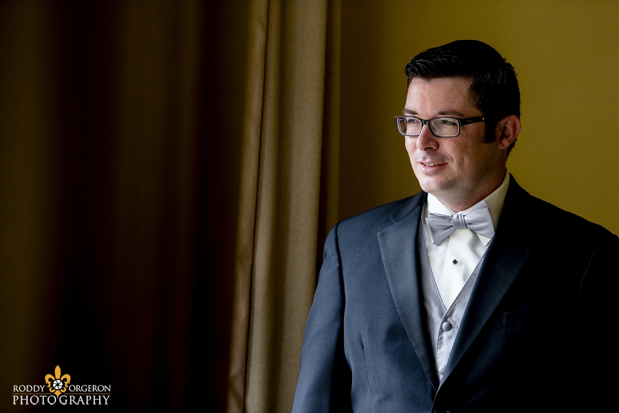 groom portrait at the Hampton Inn and suites in New Orleans