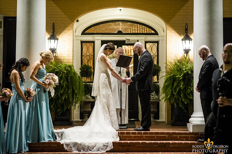 wedding ceremony at Southern Oaks