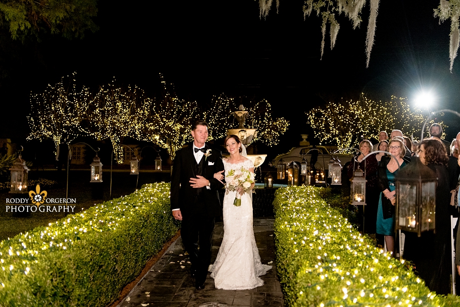 bride and her father walk down the aisle at Southern Oaks Plantation