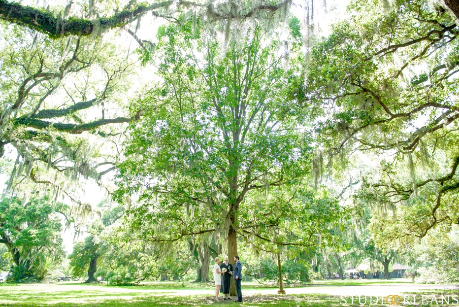 Elopement in City Park New Orleans under the oak trees